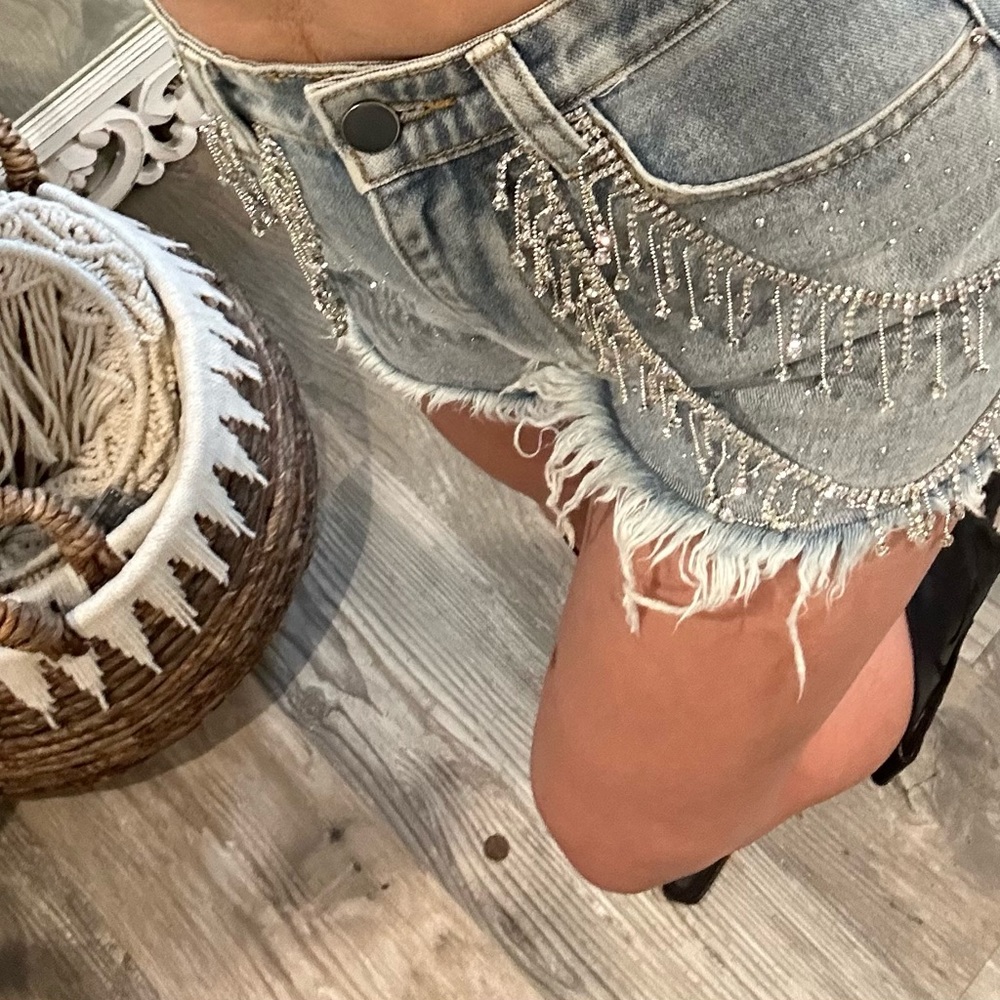 Beautiful detail to stone jean shorts